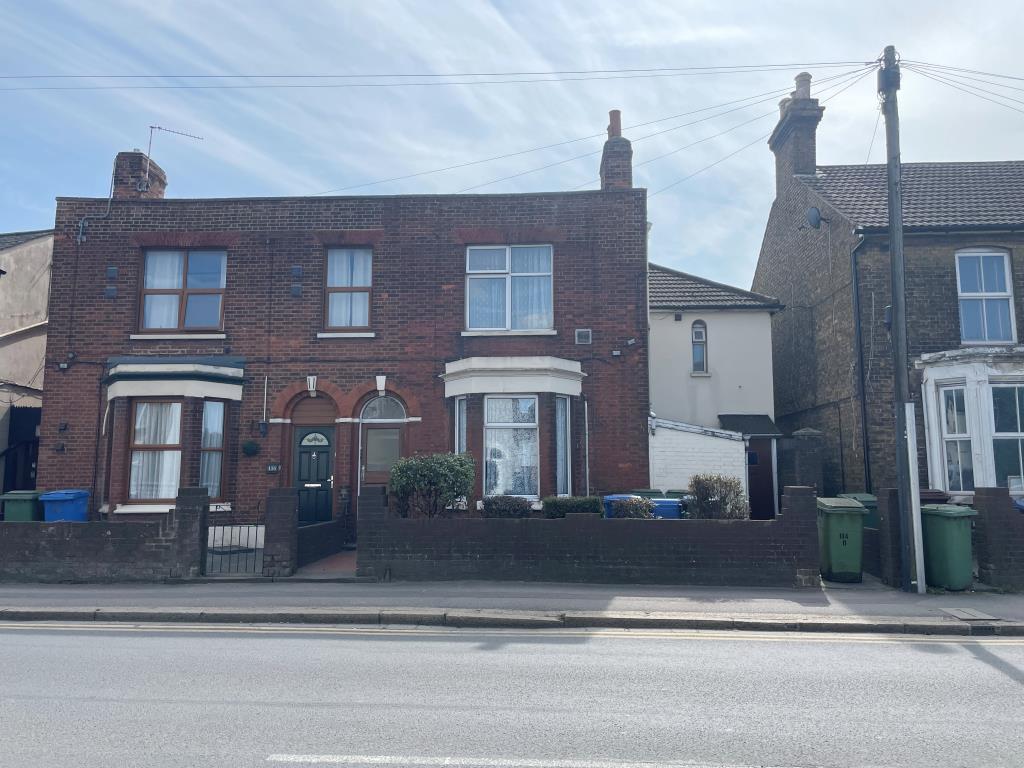 Lot: 94 - SEVEN-BEDROOM INVESTMENT OPPORTUNITY - Semi-detached property with side extension